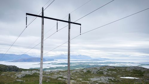 Illustrasjon av Nettkøen er blitt en flaskehals for energiomstillingen i Europa