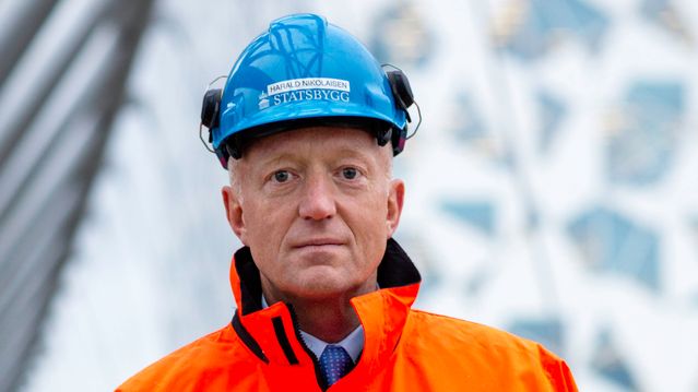 Må betale for flybillett selv