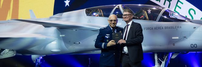 Illustrasjon av Brasil får verdens første moderne Gripen-fly med to seter