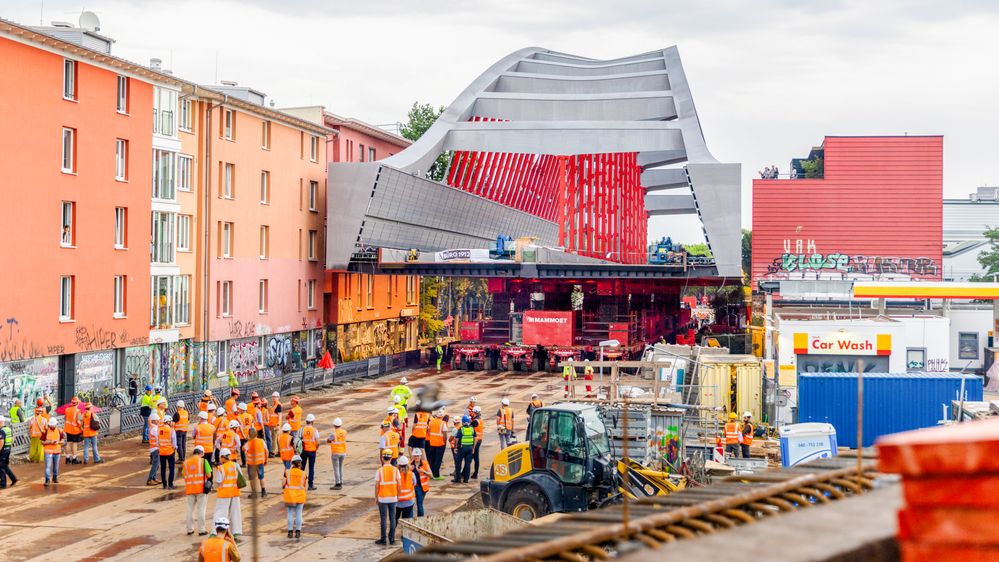 Illustrasjon av Fikk den digre brua nesten inn på balkongen