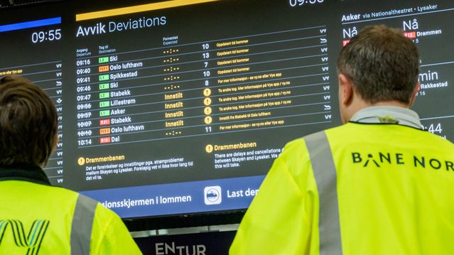 Ukjent gjenstand på kjøreledningen skaper togtrøbbel