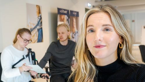 Illustrasjon av Maren (35) er en av Norges fremste tech-kvinner