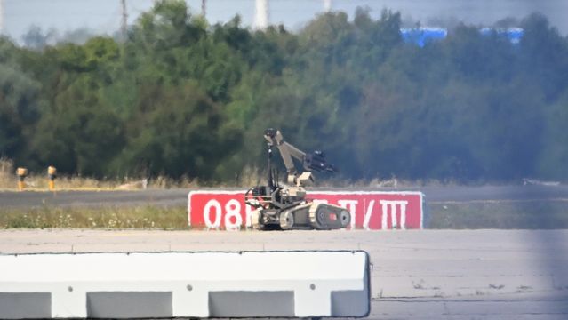 Tysklands innenriksminister om dronehendelse på flyplass: – Et nytt farenivå