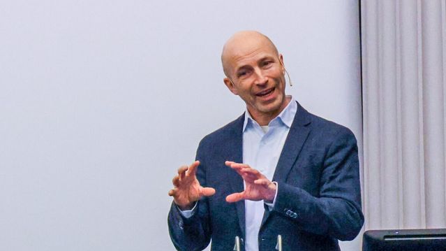 – KI vil kunne forklare pensum like godt som en underviser. Hvorfor skal studentene komme til oss?