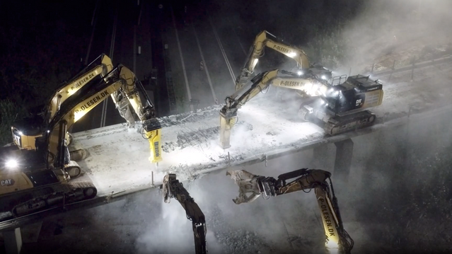 Dagen etter var brua på 980 tonn borte