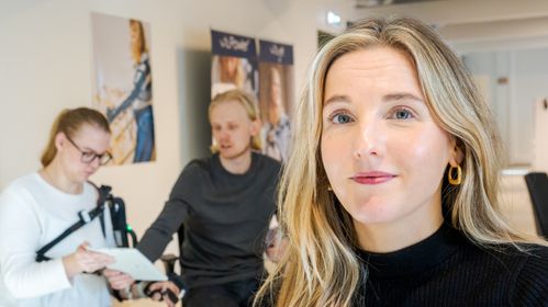 Illustrasjon av Maren (35) er en av Norges fremste tech-kvinner