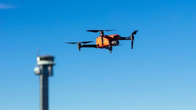 Stjerner, planeter og Widerøe-fly, men også noen droner