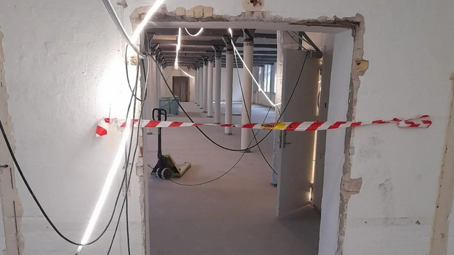 Bortviser arbeider etter juks med asbestprøve på skandalerammet byggeplass