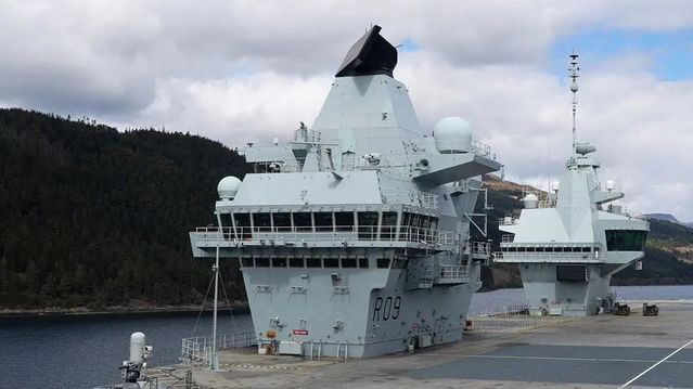 Hangarskip er på vei til Bergens-området