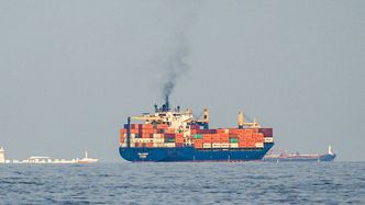 Illustrasjon av 3200 skip er fanget i Persiabukta