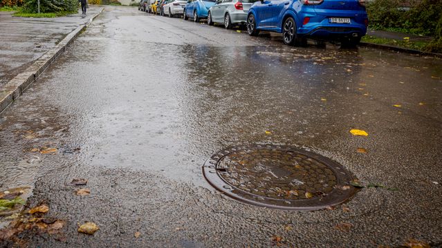 Sivilingeniør: En ventil i kummen kan løse problemene med overvann