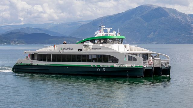 Stadig flere problemer med verdens første elektriske hurtigbåt