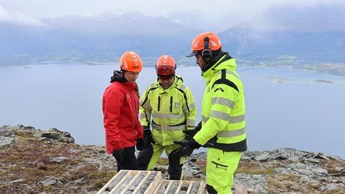 Illustrasjon av Borer 150 meter ned i et av landets farligste fjell