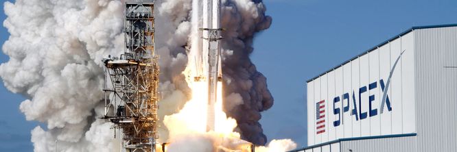 Illustrasjon av SpaceX-aksjen styrtet på børs 