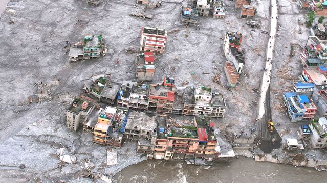 Mer enn 2500 bygninger ødelagt i flomkatastrofen i Nepal