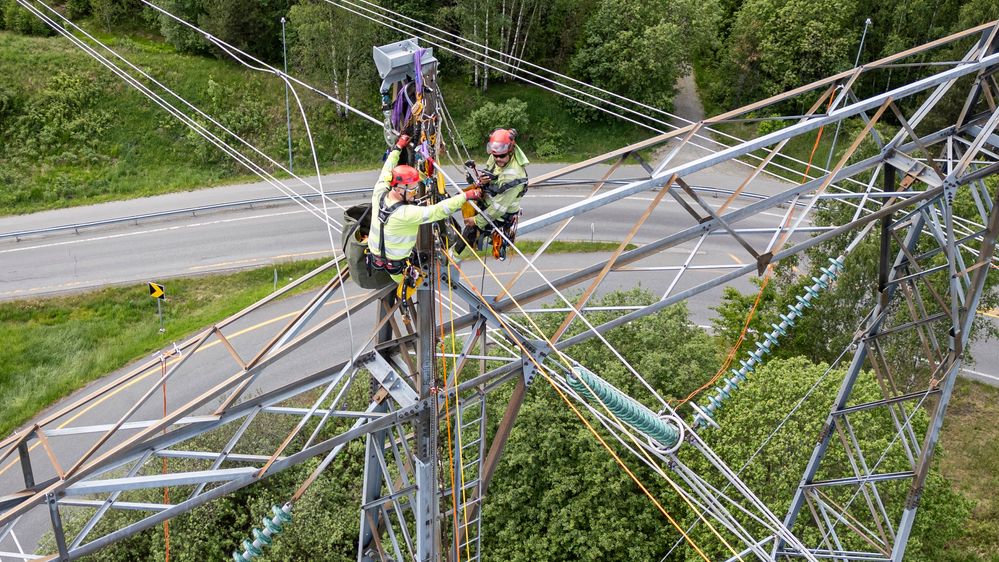 Illustrasjon av Nå kan de jobbe på linja mens trafikken går under