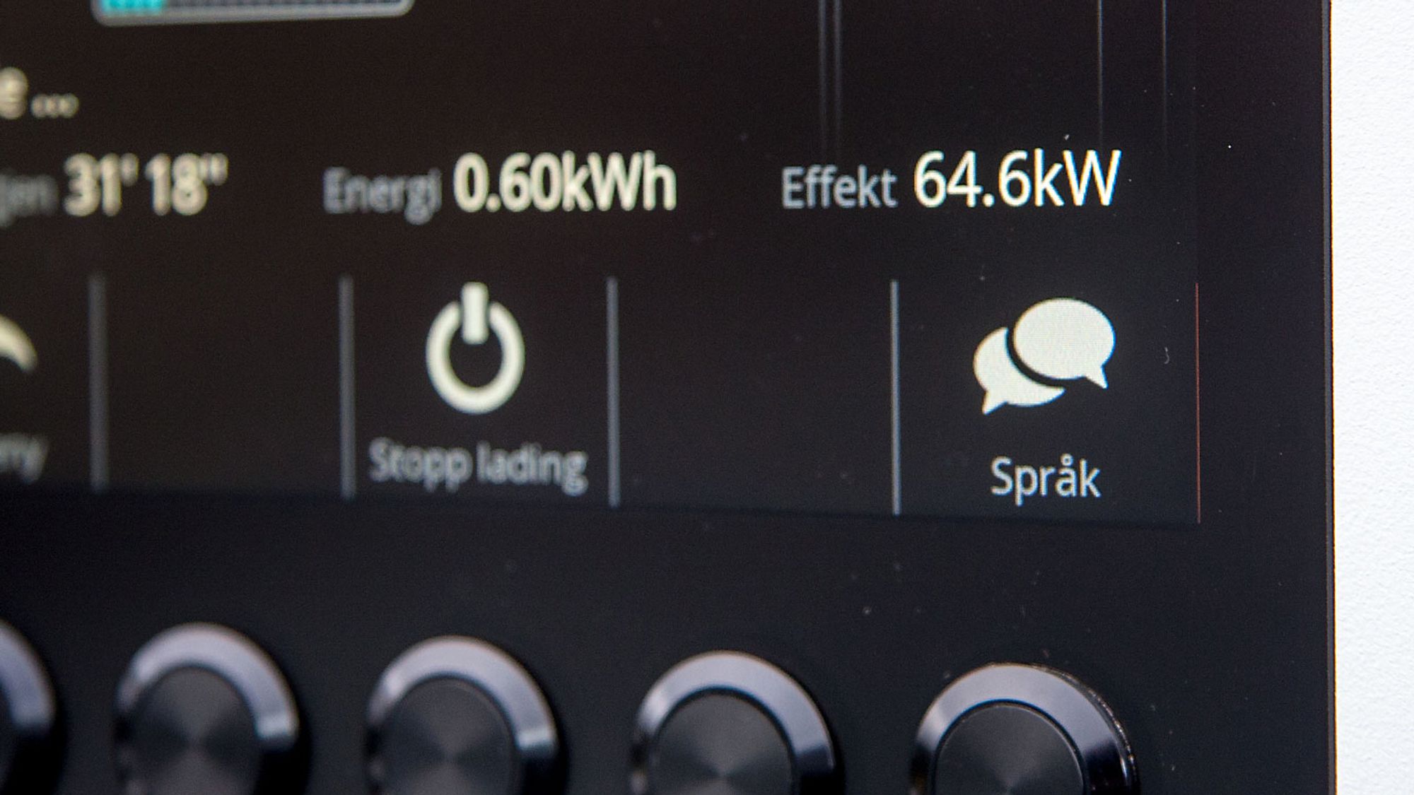 Arctic Roads' nye lader i Vestby kan levere inntil 120 kW. Laderen ble demonstrert med en Kia Soul EV, som kan lade med inntil 70 kW. 