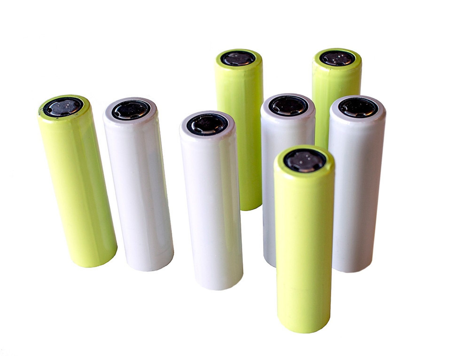 Litiumion-celler som disse 18650-sylindrene kan allerede resirkuleres, men krever i praksis at de kvernes ned til en masse som deretter utsettes for kjemisk behandling. Forskere ved MIT hevder å ha funnet en løsning som kan gjøre det enklere.