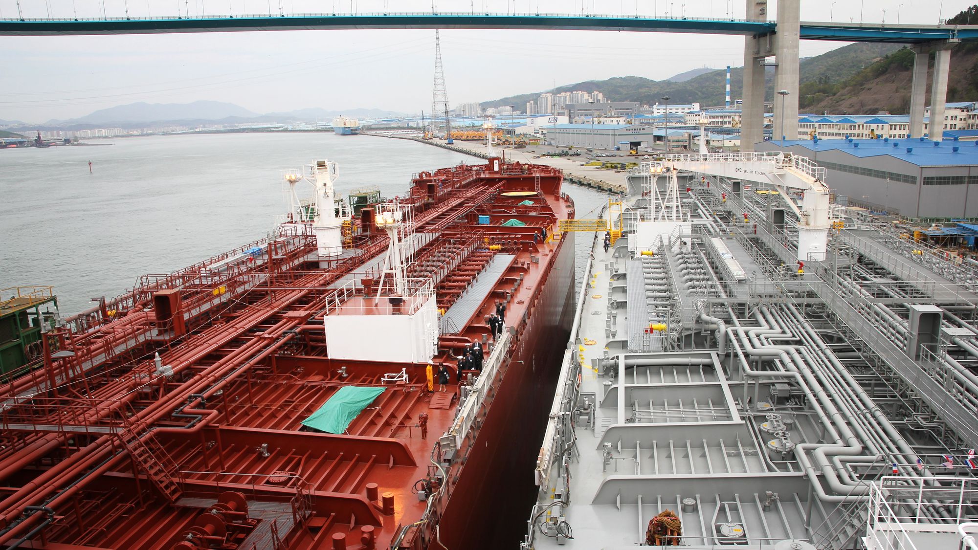 Lasteskipene Mari Jone og Lindanger ble i 2016 de første havgående skipene i verden som kan bruke metanol, 