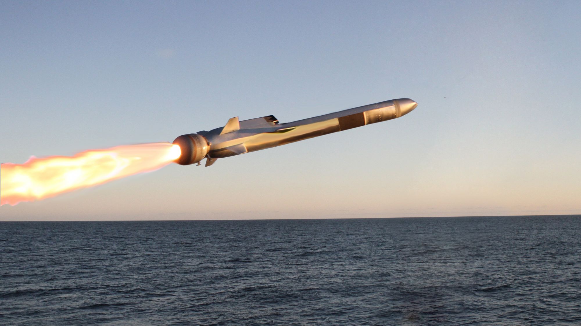 Kongsberg Defence & Aerospace skal levere flere Naval Strike Missile (NSM) med tilhørende utstyr til Sjøforsvarets fregatter og korvetter.