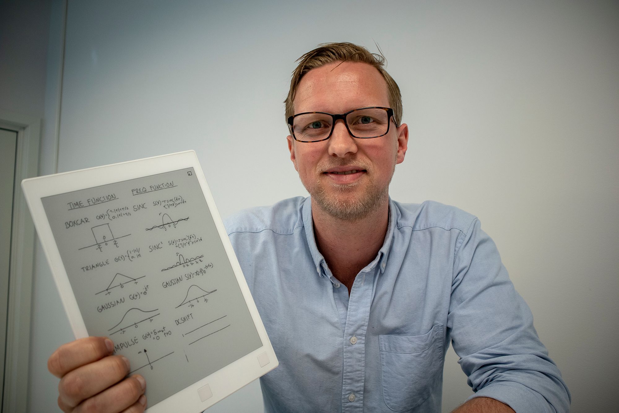 Remarkable lager skrivebrett som skal føles som å skrive på papir, men har hatt en rufsete periode med sviktende salg og nedbemanning.