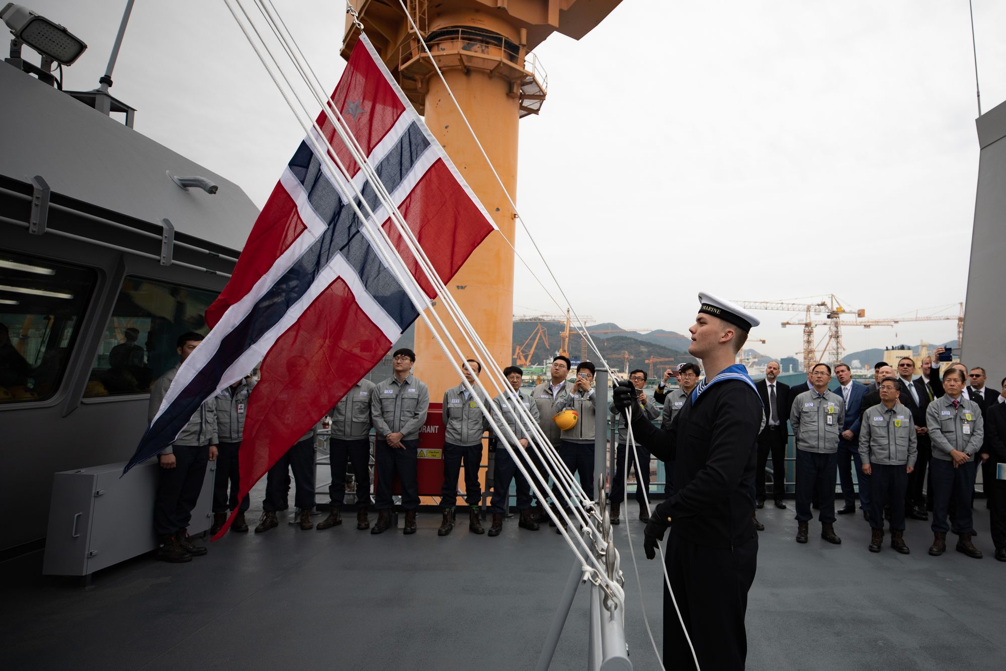 Fra overtagelsen av Sjøforsvarets største skip, KNM Maud, ved DSMEs verft i Sør-Korea i 2018.