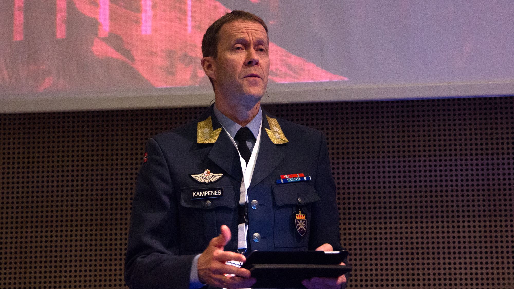 Generalmajor Inge Kampenes, sjef for Cyberforsvaret, under sitt foredrag ved NSM Sikkerhetskonferansen 2019. 