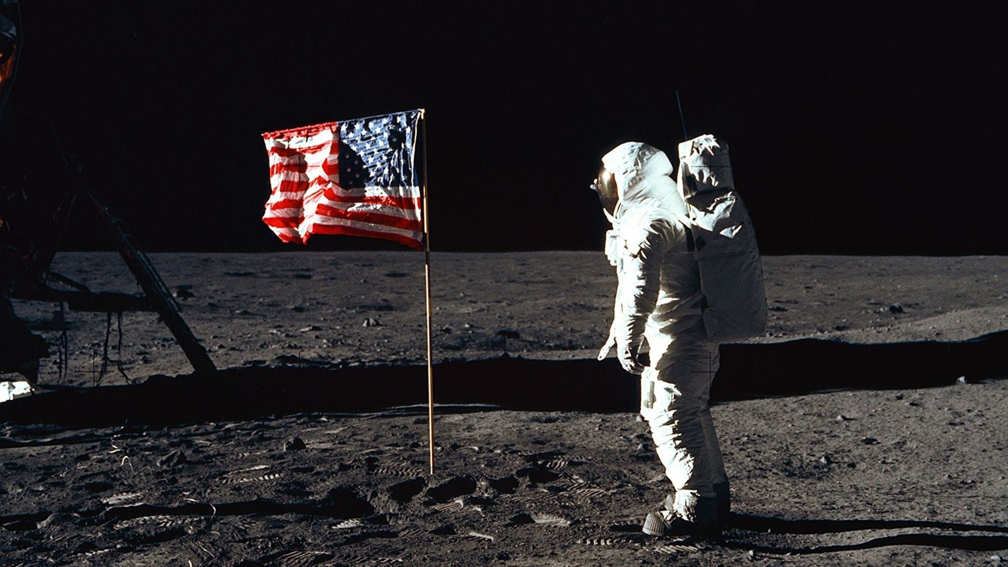 Bildet viser Buzz Aldrin og ble tatt av Neil Armstrong etter at han som første menneske satte foten på en annen planet og uttalte de berømte ordene «That's one small step for a man, one giant leap for mankind»