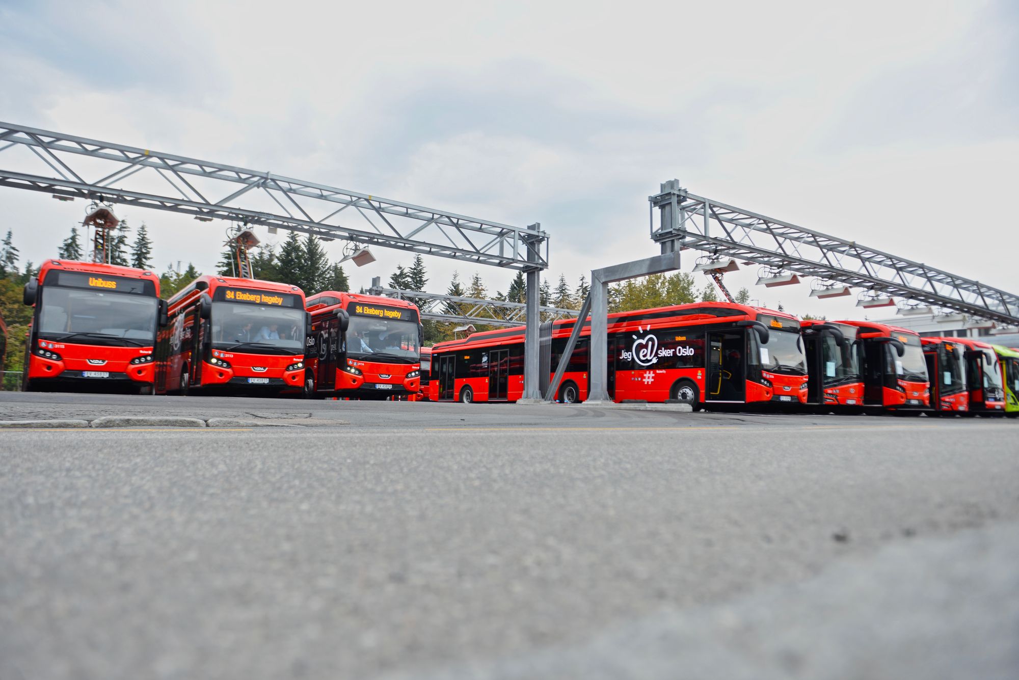 Unibuss holdt på å gå konkurs i fjor etter en vinter med store avvik og problemer. Nå blir Oslo kommune sittende med en del av regningen etter selskapets rekonstruksjon.