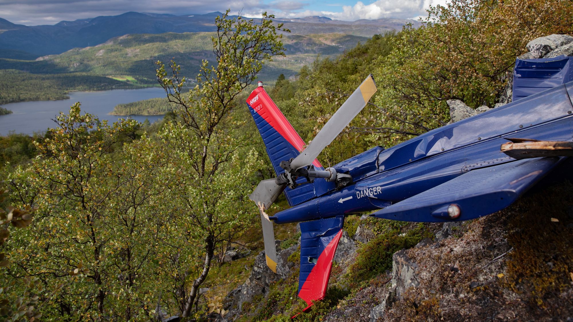 De viktigste komponentene fra helikoptervraket ble fraktet ned tirsdag.