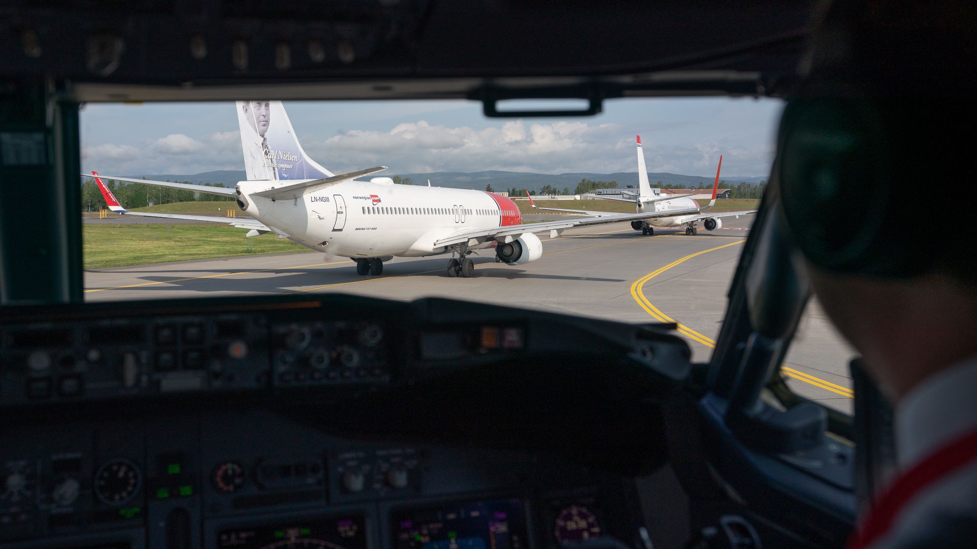 Illustrasjonsfoto fra cockpiten på et Norwegian B737-800 mens det fortsatt var kø for å ta av på Oslo lufthavn, i 2019.