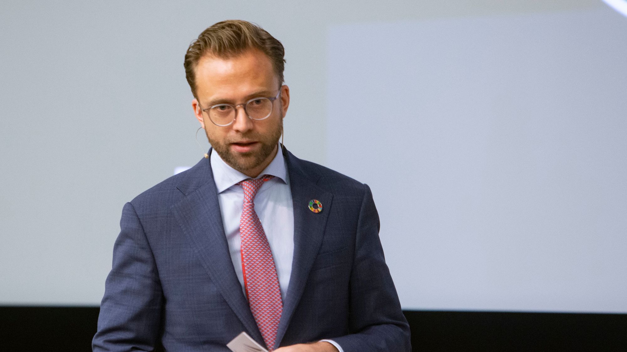 Digitaliseringsminister Nikolai Astrup (H) taler til salen under Inside Telecoms høstkonferanse 2019. Der la han blant annet vekt på at sluttkunder hos lokale fibermonopoler må ha råd til å kjøpe tjenestene. 