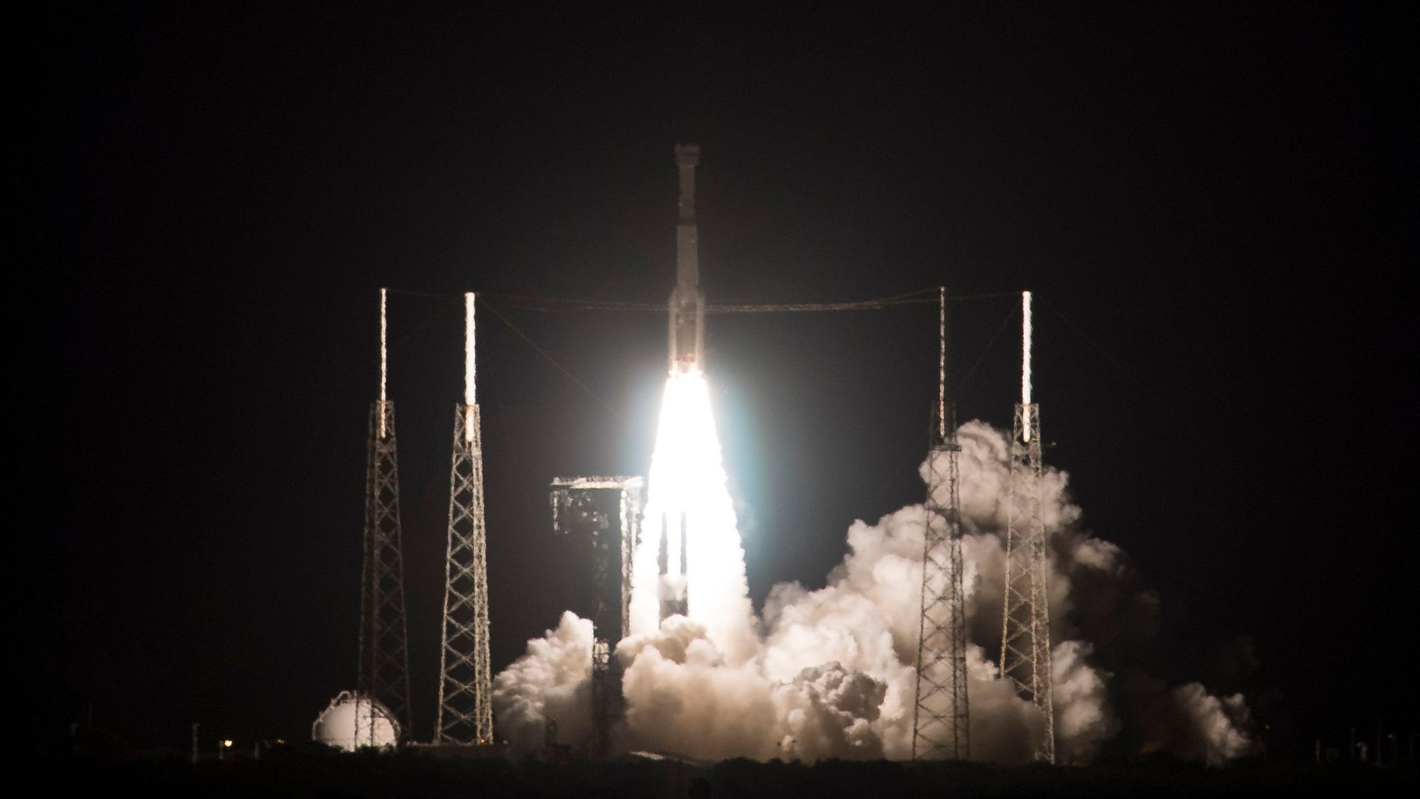 Boeings nye romfartøy Starliner tok av fra Cape Canaveral fredag.