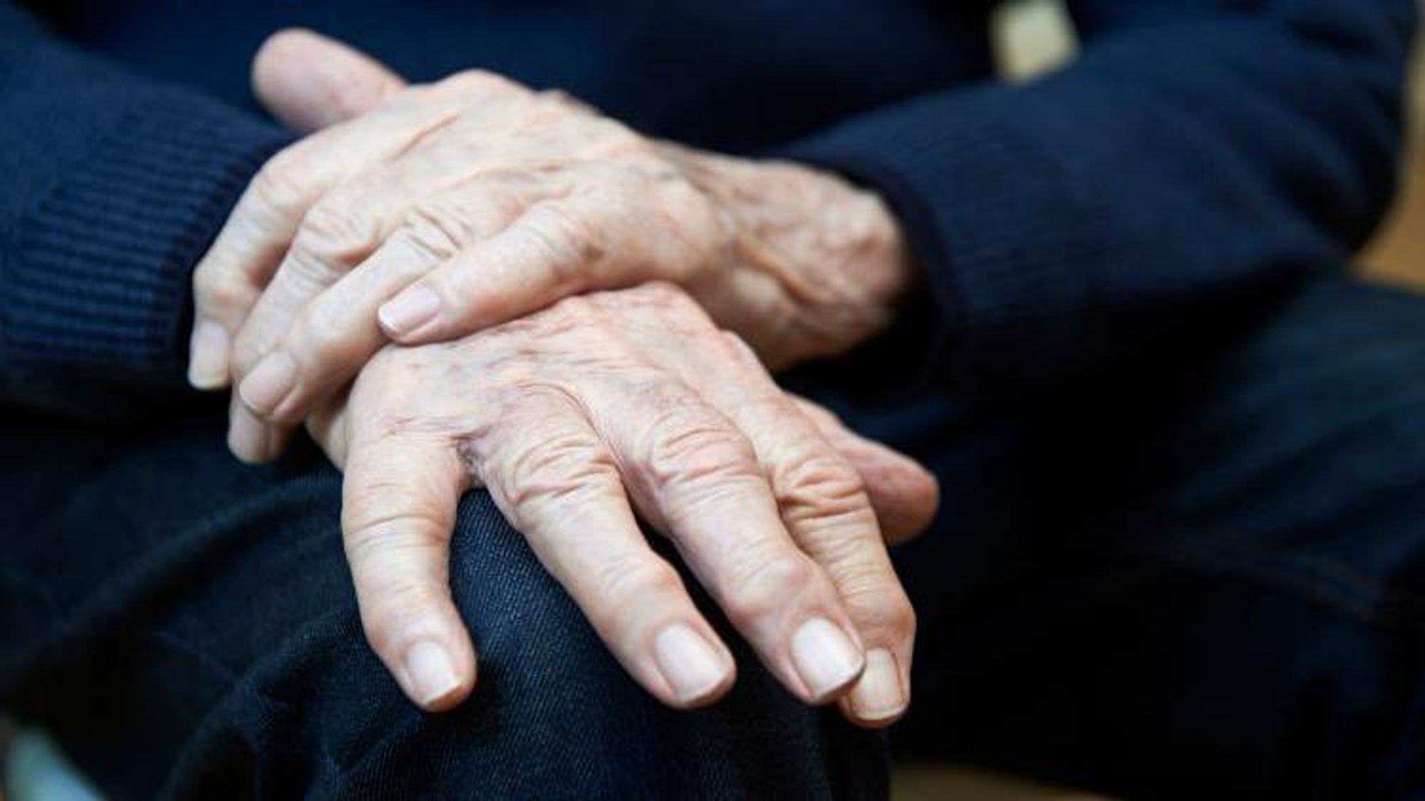 Når pasienter med Parkinsons sykdom får den karakteristiske skjelvingen, har skaden i hjernen allerede skjedd.