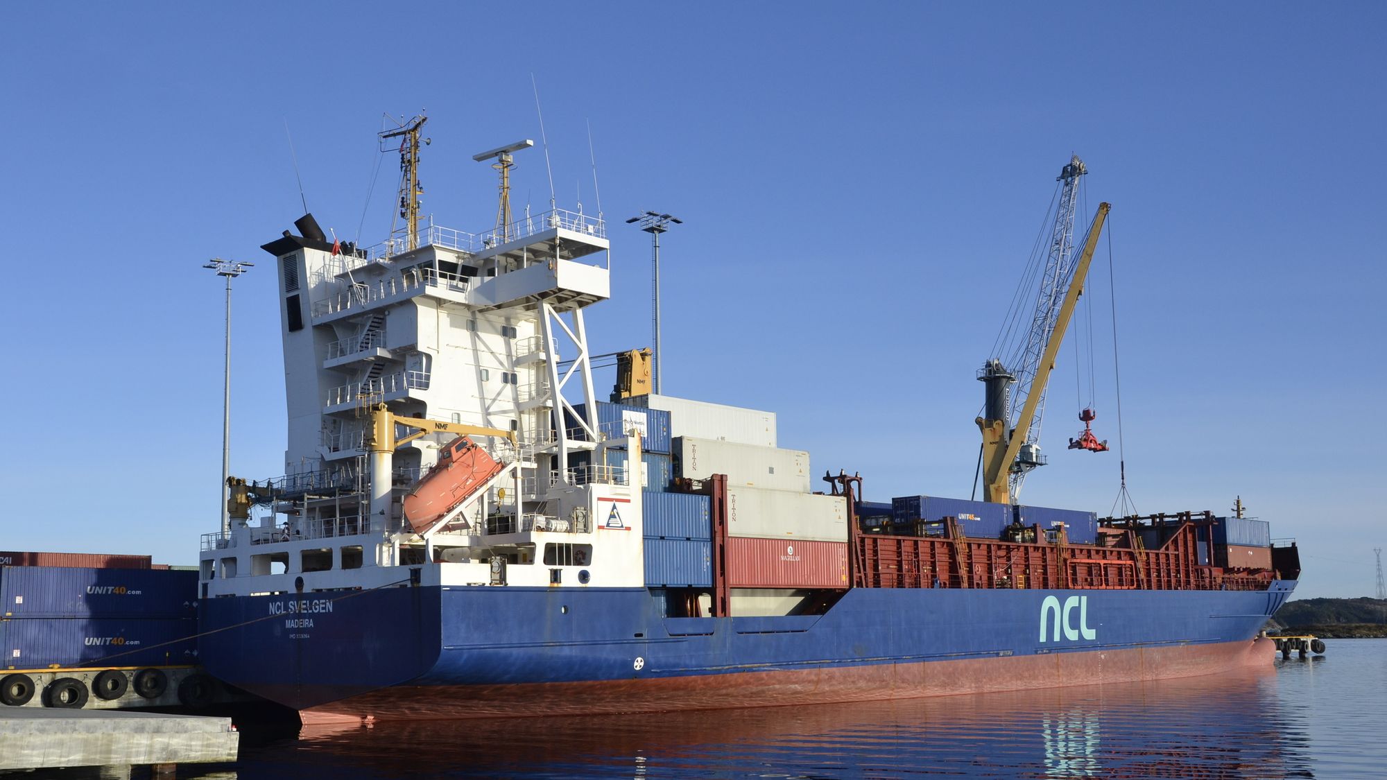 Norge og Europa: NCL Svelgen er ett av i alt 4 skip som North Sea Container Line Har leid inn til å gå rute mellom de store containerhavnene i Nord Europa og mindre havner langs Norskekysten. (Foto: Thomas Førde)