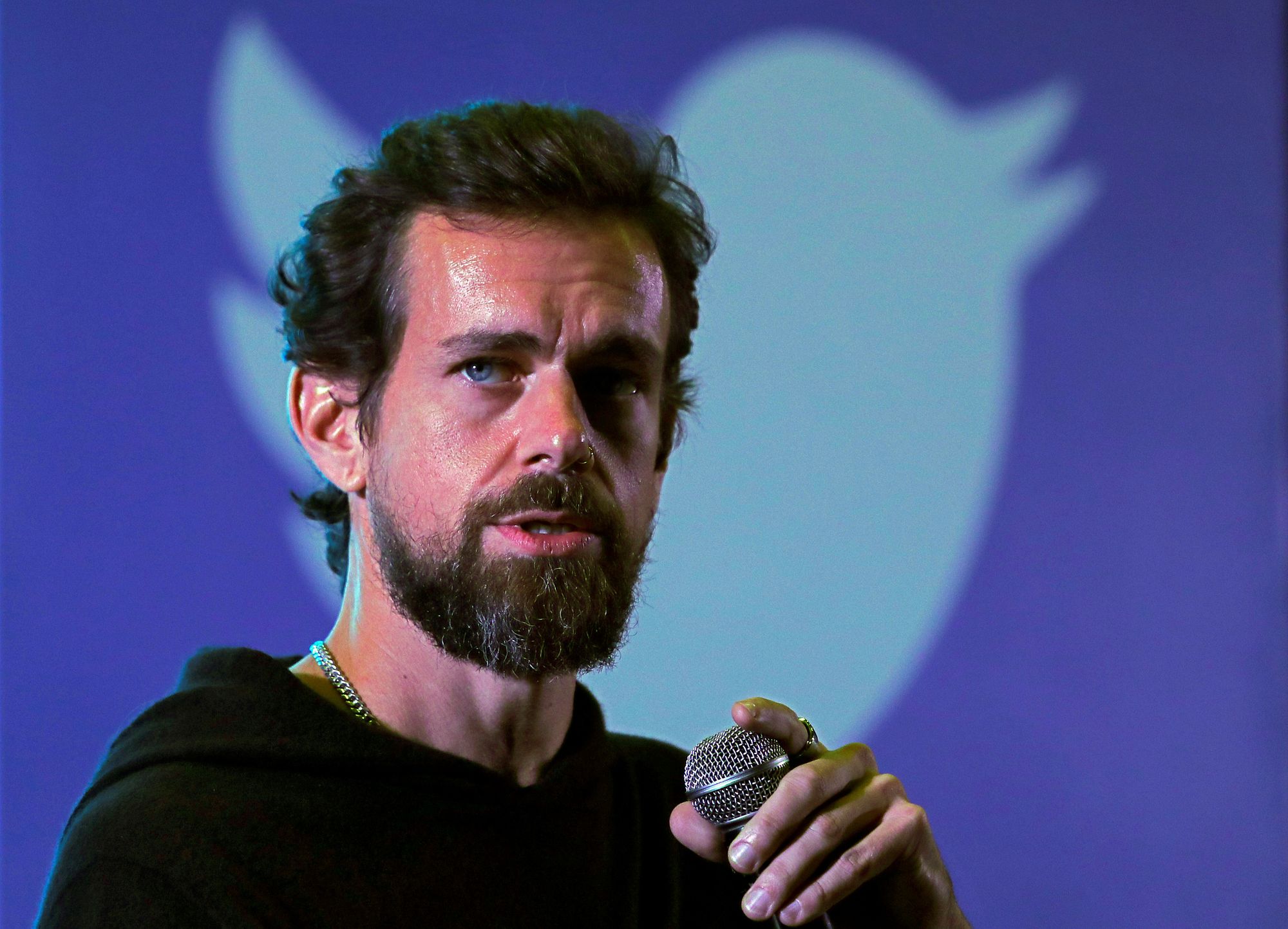 Jack Dorsey, grunnleggeren av Twitter, startet Bluesky som et internt prosjekt i 2019. Nå går flere brukere bort fra Dorseys gamle platform til hans nye. 