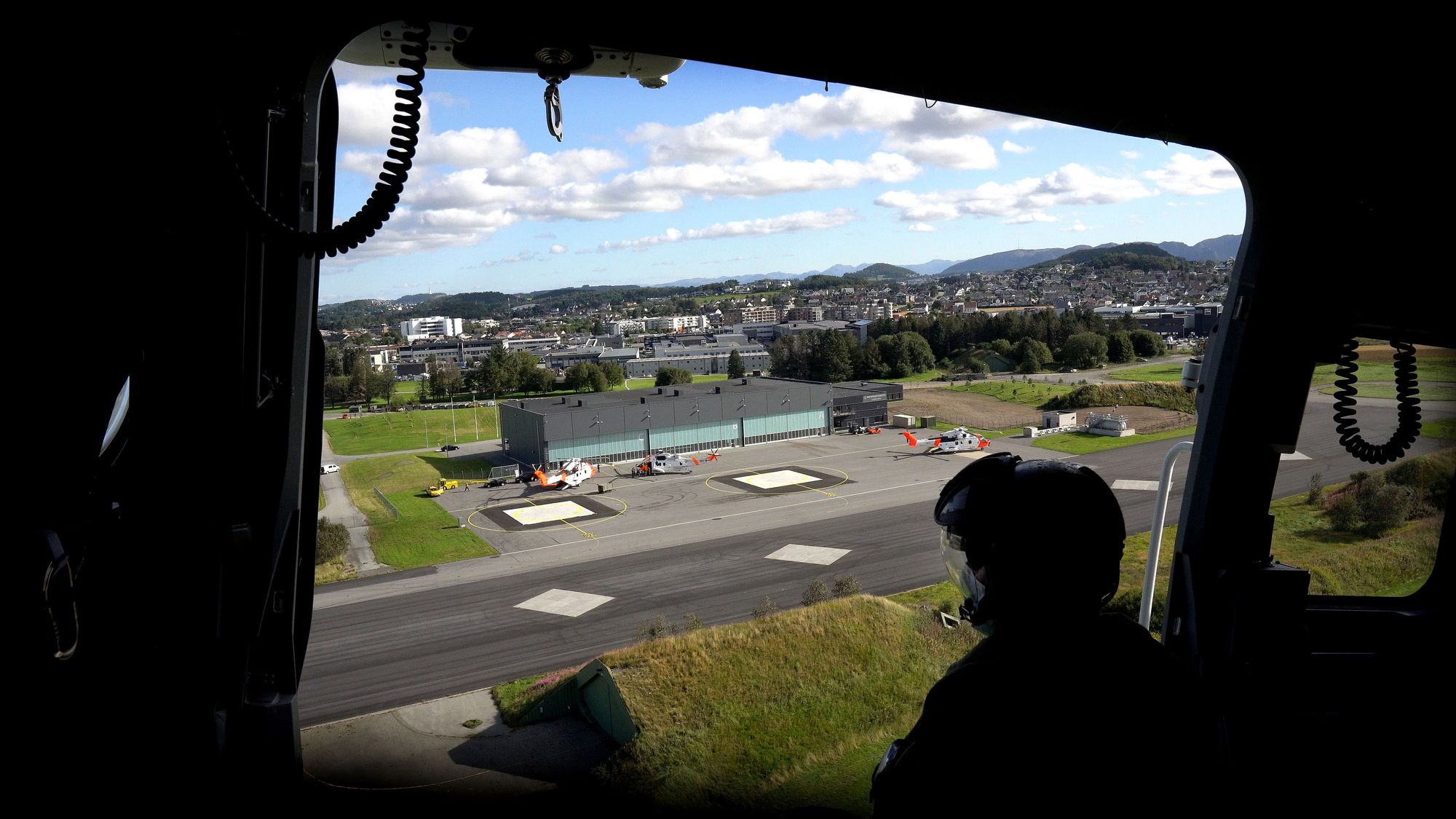 Om bord i et AW101 Sar Queen over 330 skvadrons hovedbase på Sola.