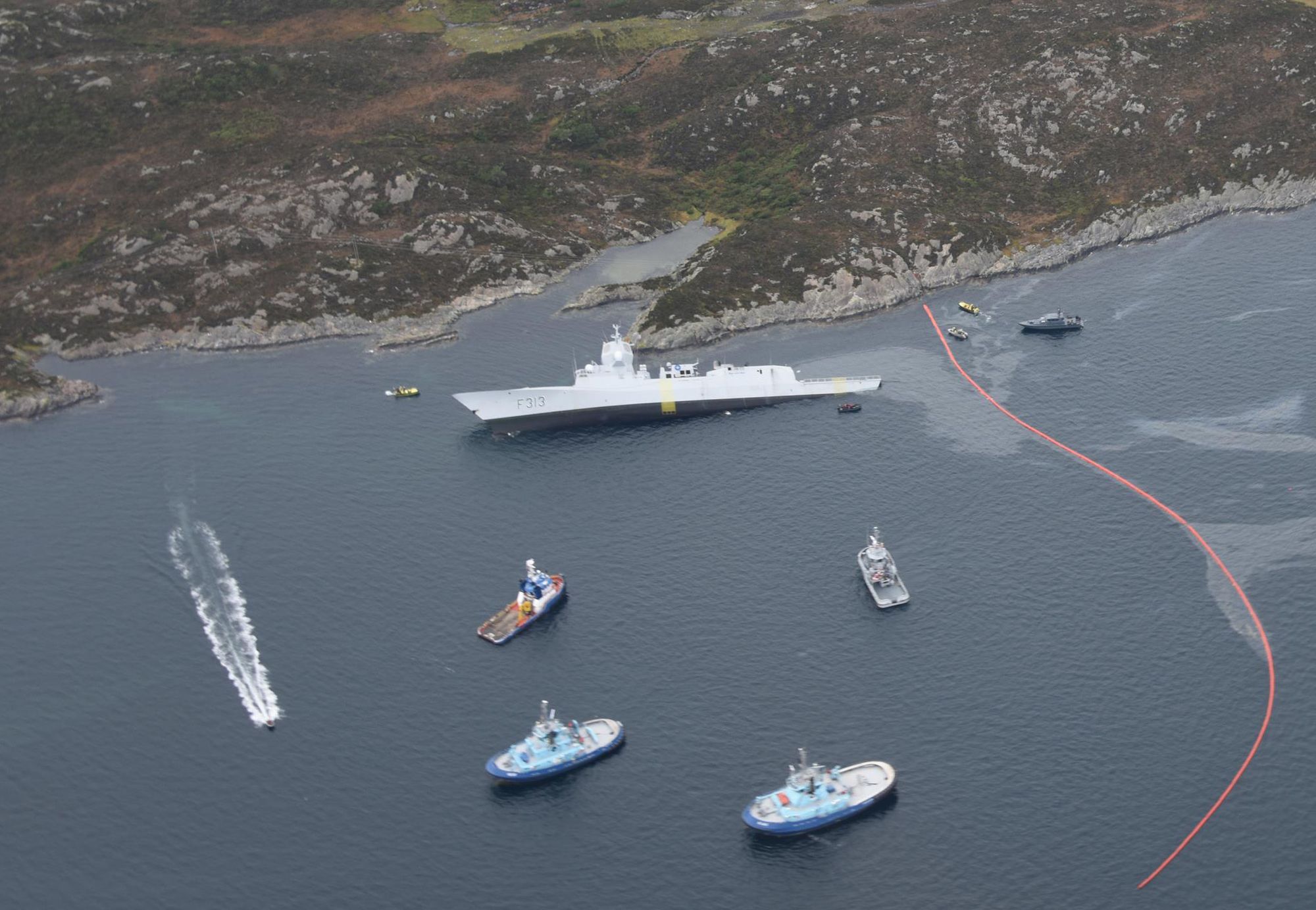 KNM Helge Ingstad på vannet etter dåpen og sjøsettingen ved Navantias verft i Ferrol i Spania.