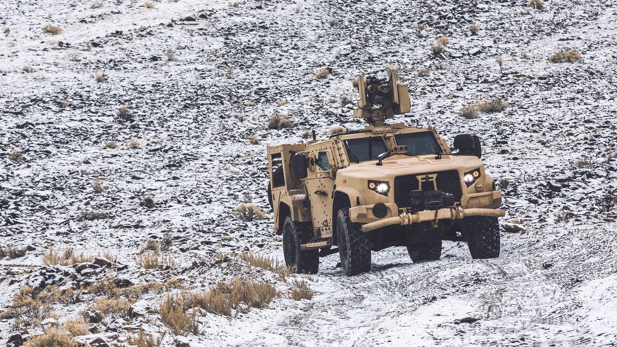 JLTV feltvogn med M153 Crows på taket.