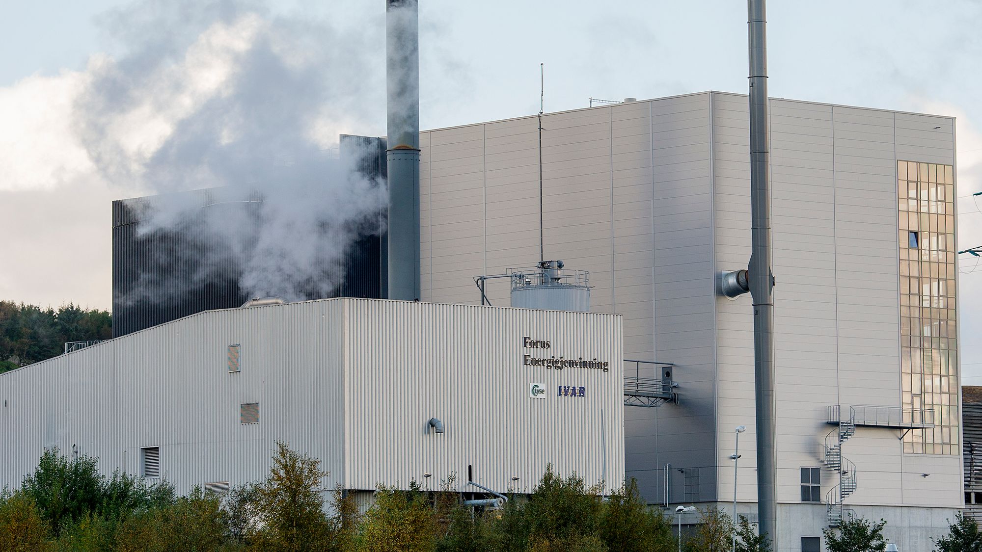 Forus Energigjenvinning (FE) og Lyse går sammen med Aker Carbon Capture for å vurdere muligheter for et komplett CO2-fangstanlegg ved avfallsanlegget for Stavanger-regionen.