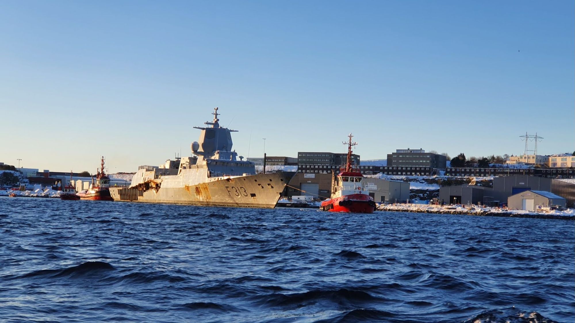 Mandag morgen forlot «Helge Ingstad» kaien til CCB-basen på Ågotnes.