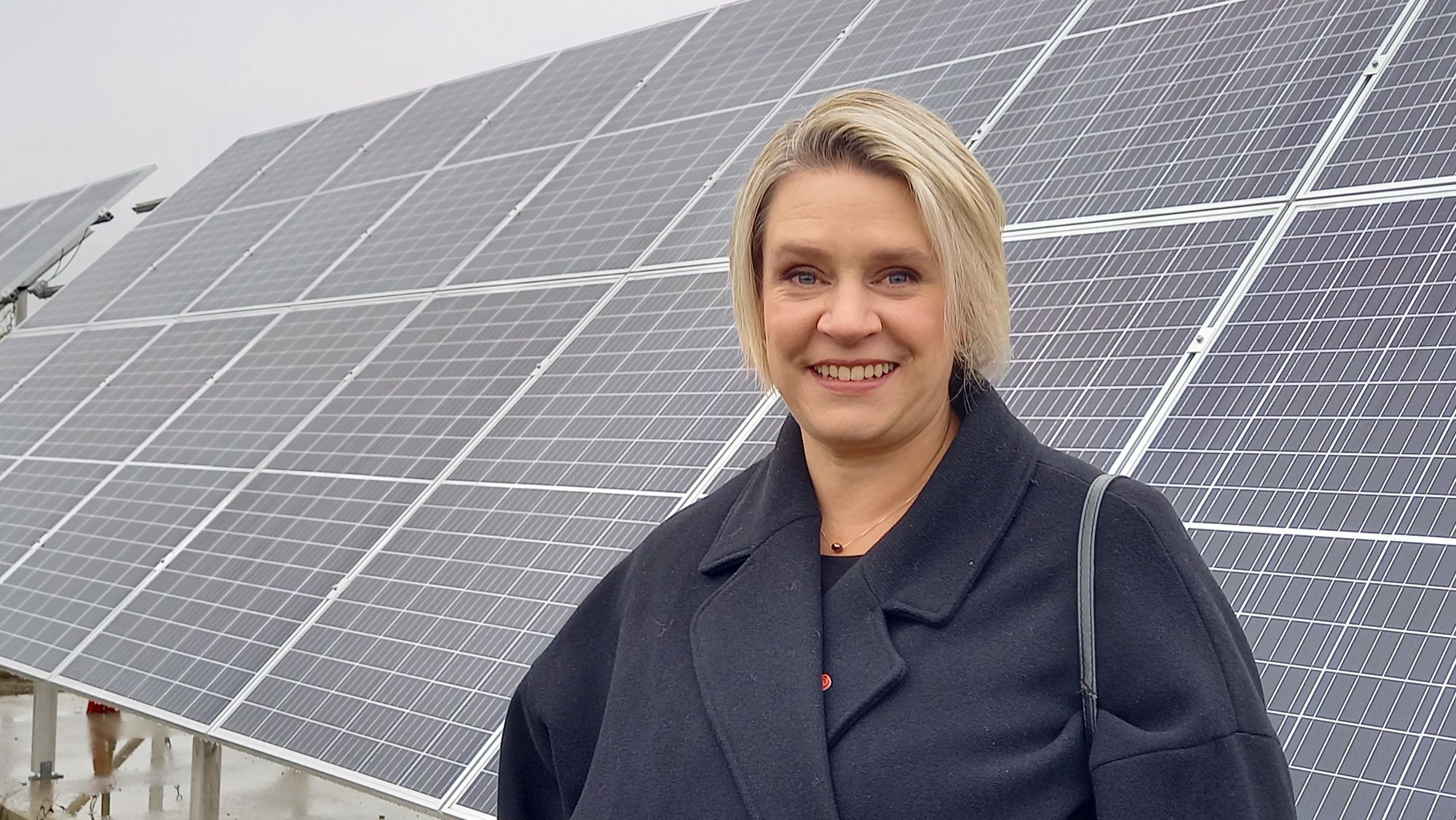 Nyslått olje- og energiminister Marte Mjøs Persen mener solenergi kan skape industriarbeidsplasser i Norge.