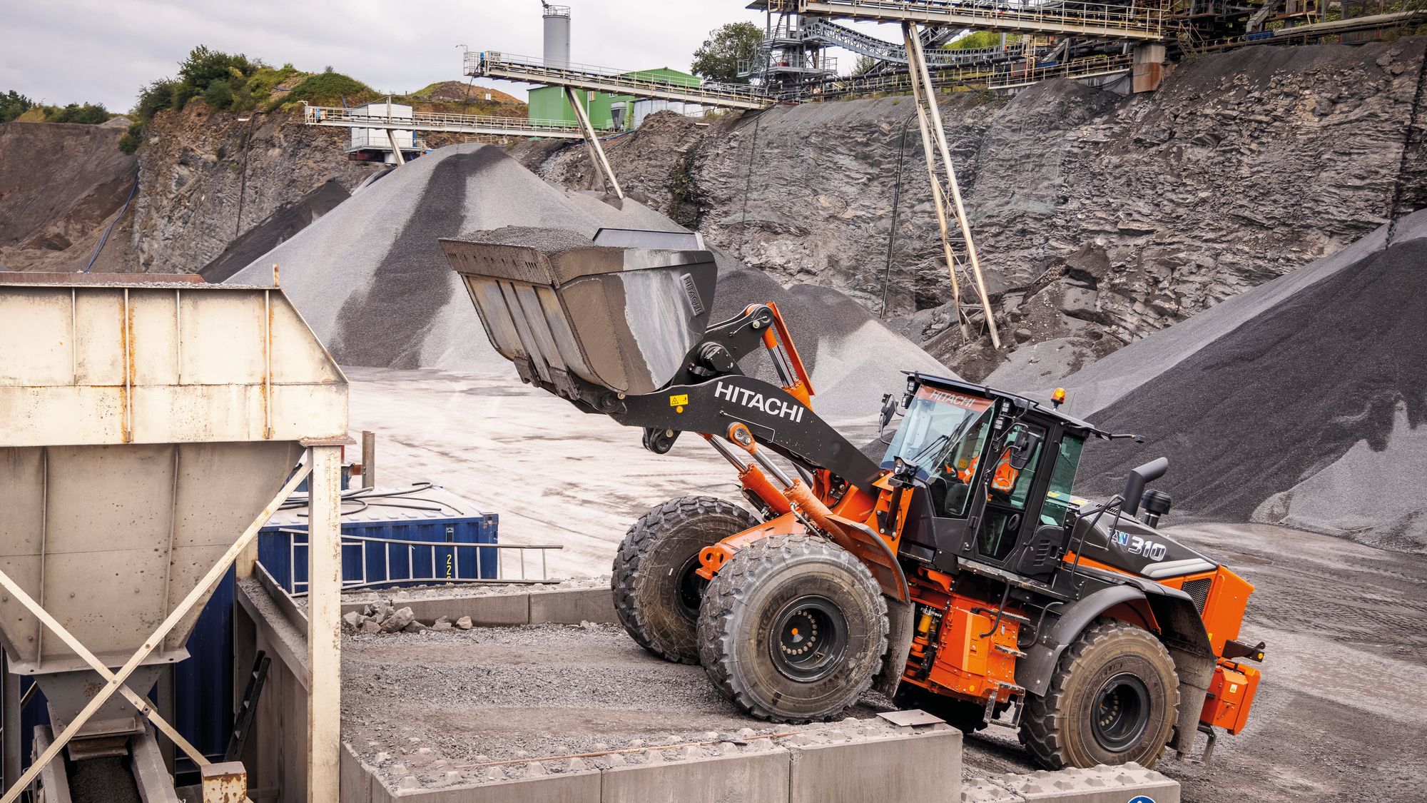 Når diesel-hjullasteren ZW 310 fra Hitachi er ferdig bygget om, skal den omdøpes til ZB 310. B'en står for biogass.