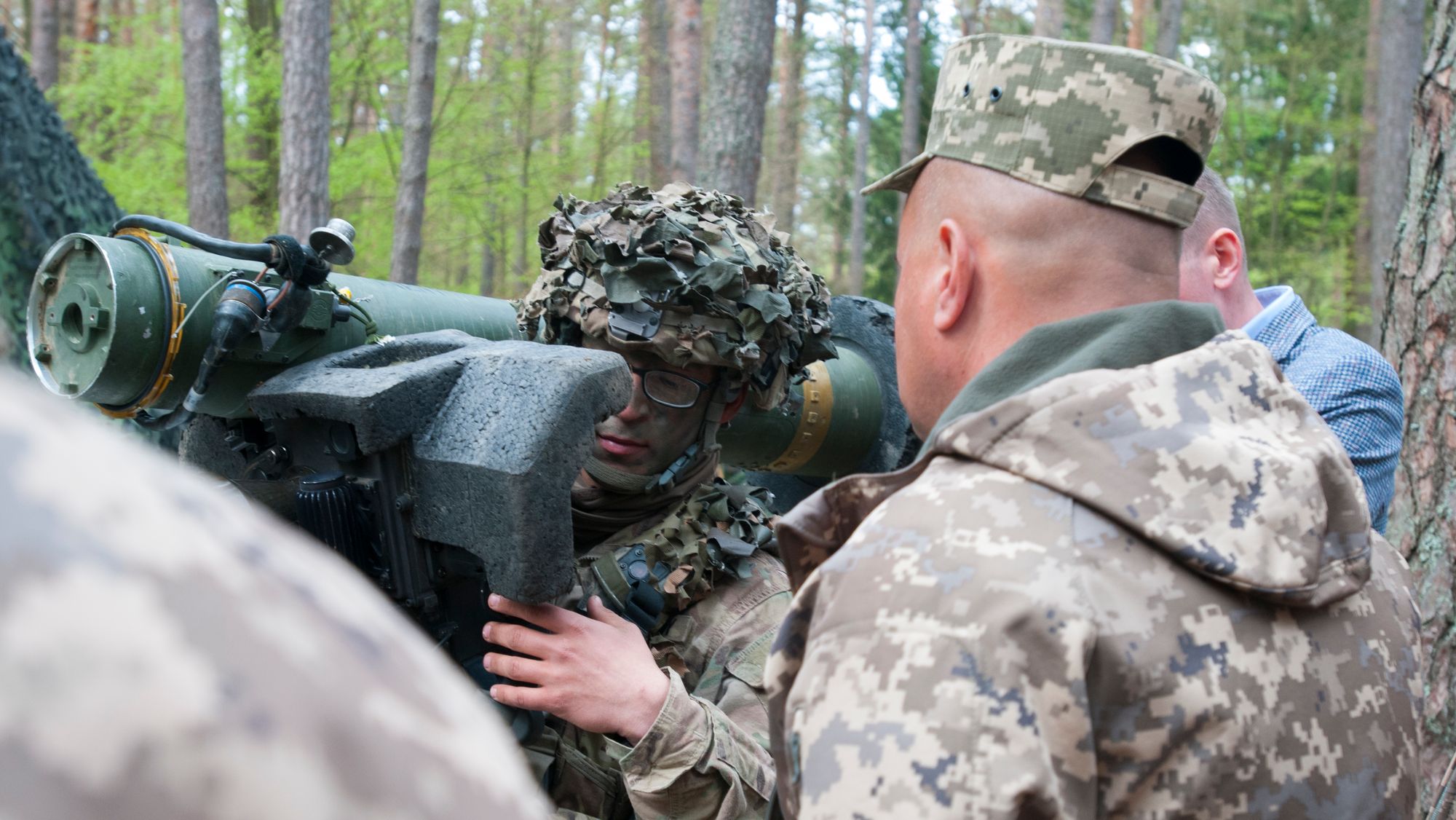 Ukrainske militærledere besøkte den amerikanske hærens øvingsfelt Hohenfels i Tyskland i 2017 for å få demonstrert FGM-148 Javelin.