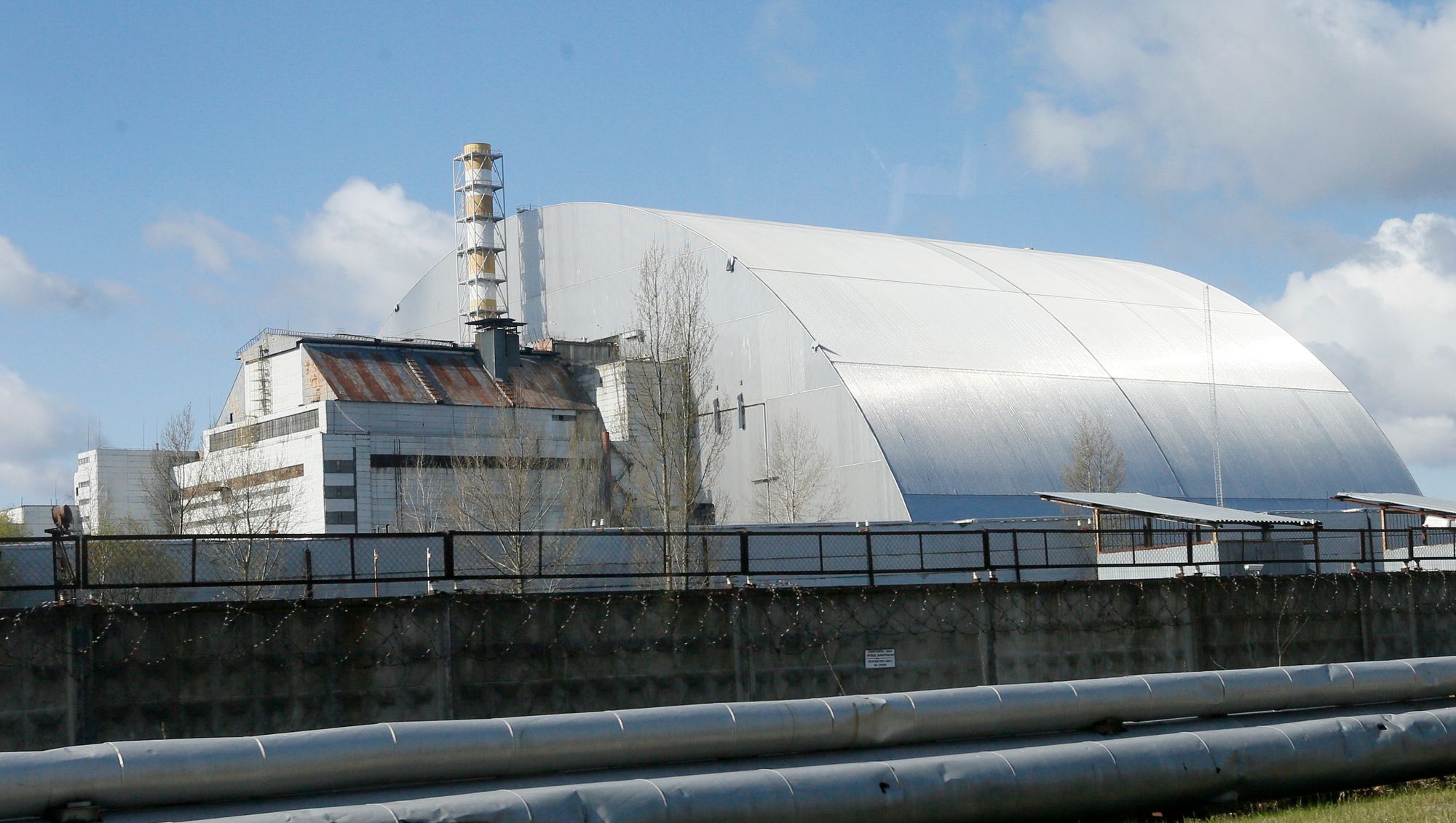 Den nye stålsarkofagen kom på plass over den eksploderte Tsjernobyl-reaktoren i 2016. Men det er mange andre atomkraftanlegg i bruk i Ukraina.