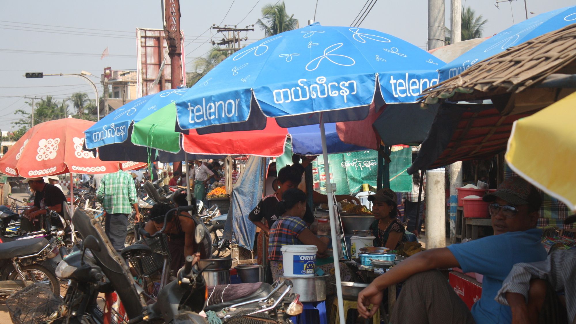 Telenor er i ferd med å selge virksomheten sin i Myanmar. Illustrasjonsbildet er tatt ved en annen anledning.