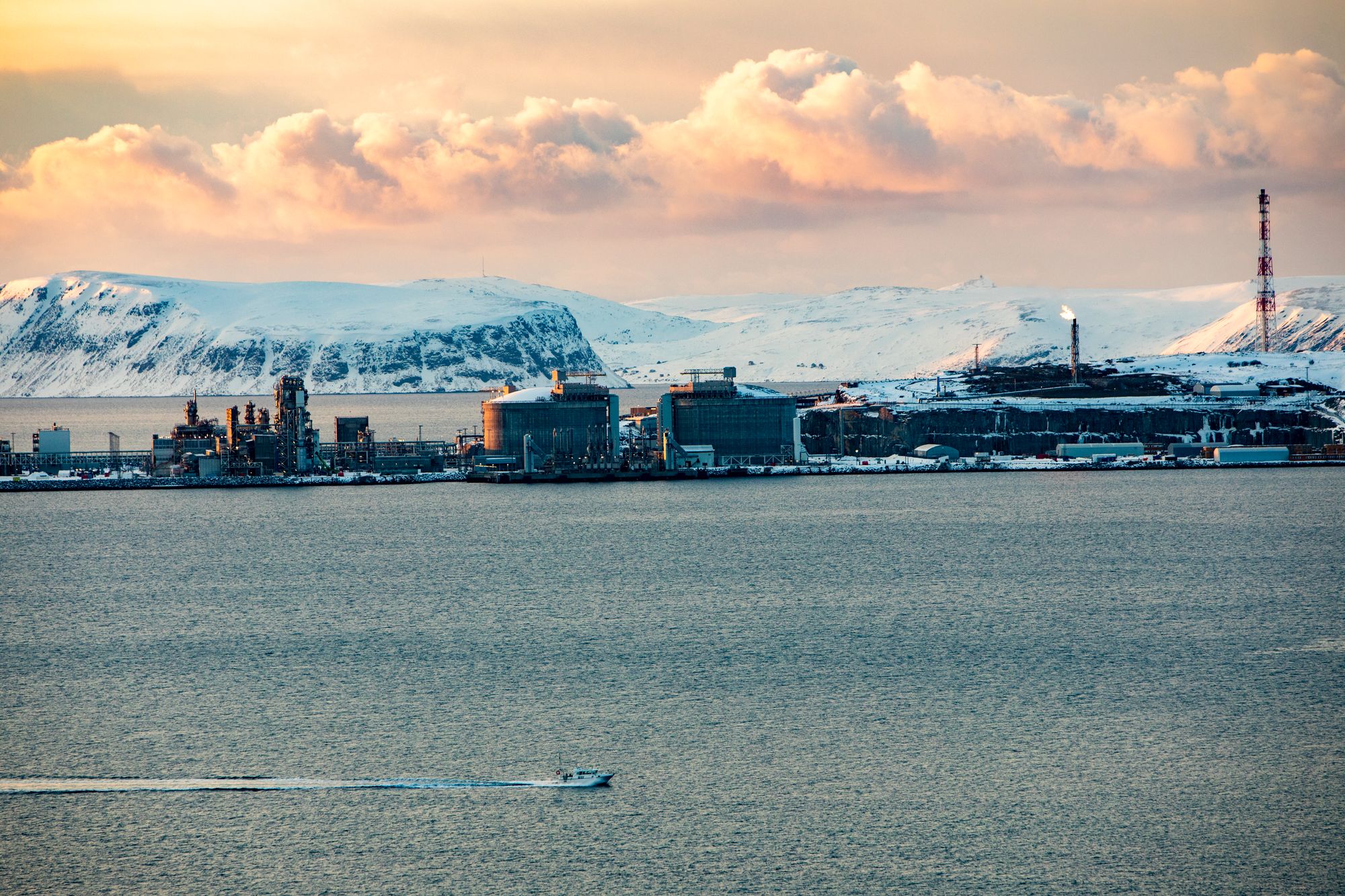 Melkøya utenfor Hammerfest. På øya har Equinor bygget et anlegg for mottak og prosessering av naturgass fra Snøhvitfeltet i Barentshavet