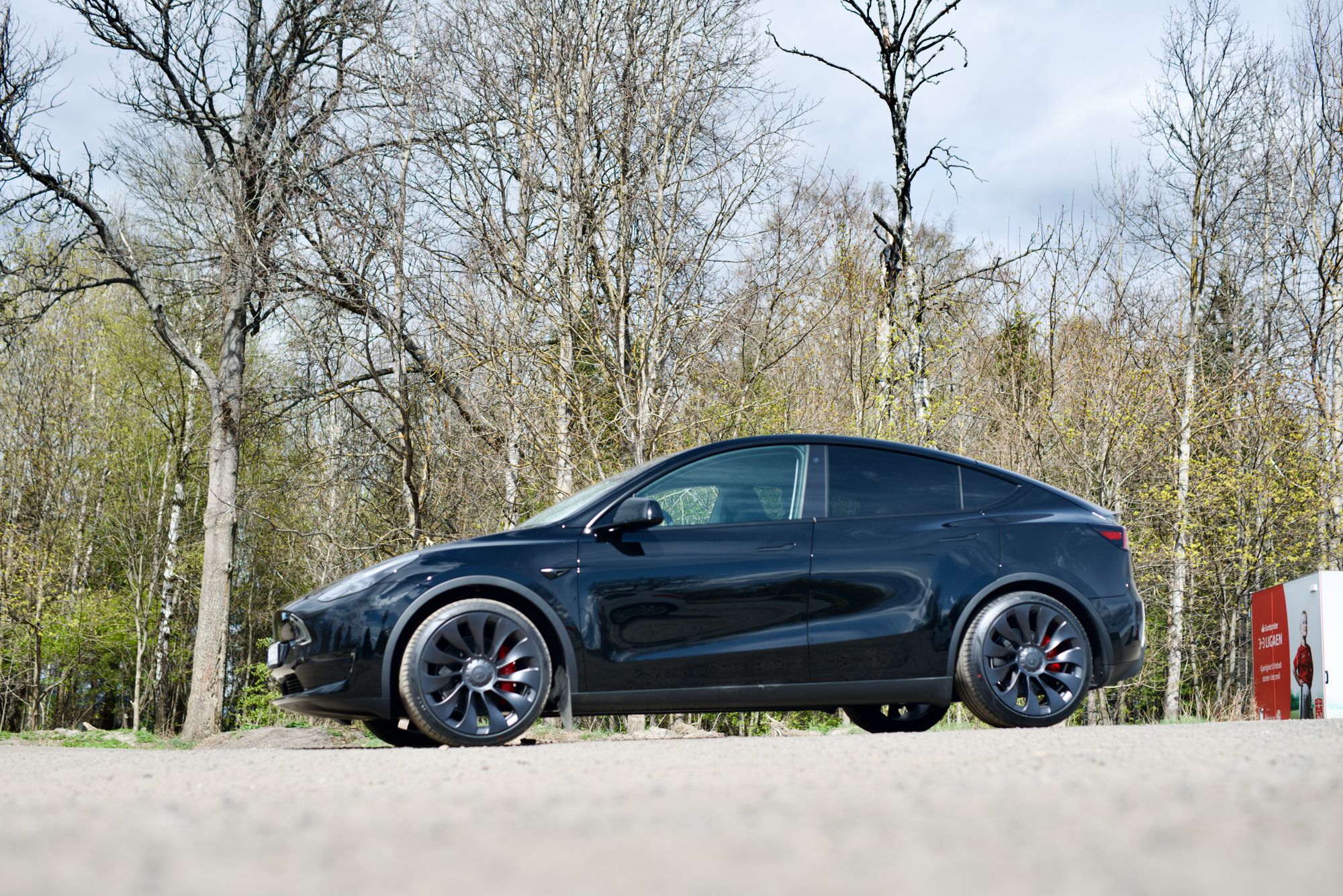 Tesla salget daler i Europa, men øker i Norge. Her en Tesla model Y.