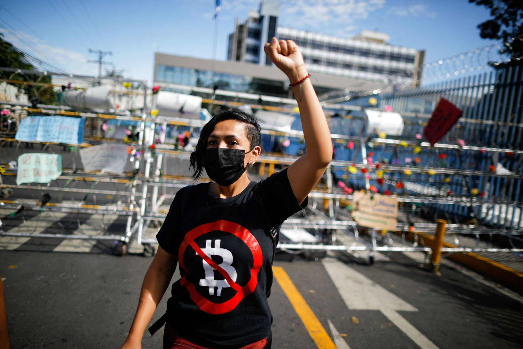 Det var store protester mot innføringen av bitcoin i El Salvador i september. Nå viser det seg at innføringen har gått trått.