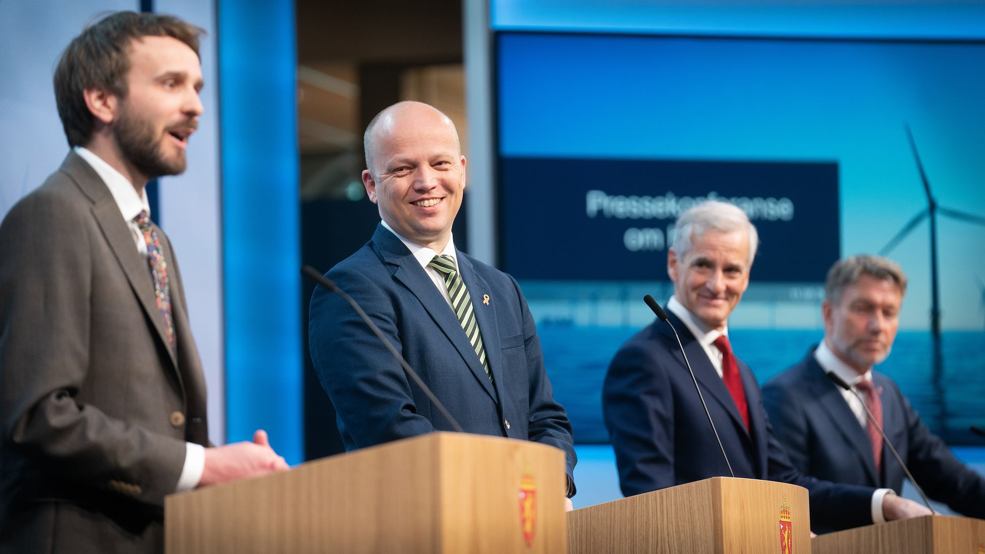 Næringsminister Jan Christian Vestre (f.v.), finansminister Trygve Slagsvold Vedum, statsminister Jonas Gahr Støre og olje- og energiminister Terje Aasland.